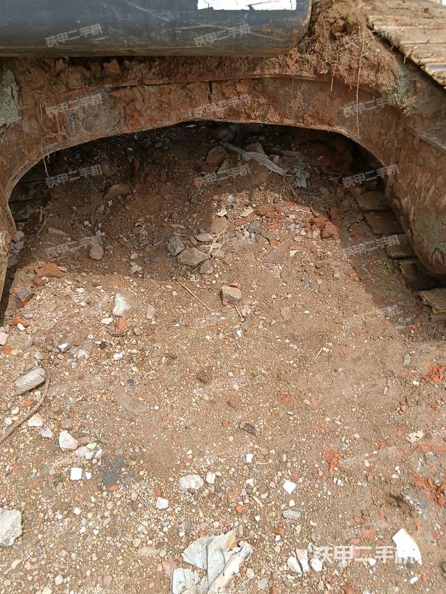 轉(zhuǎn)盤和下車架正前（工作和回轉(zhuǎn)裝置）