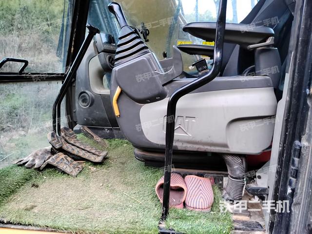 右侧玻璃角标（驾驶室部分）