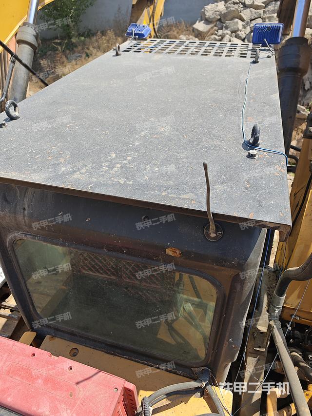 驾驶室顶部（整机外观）