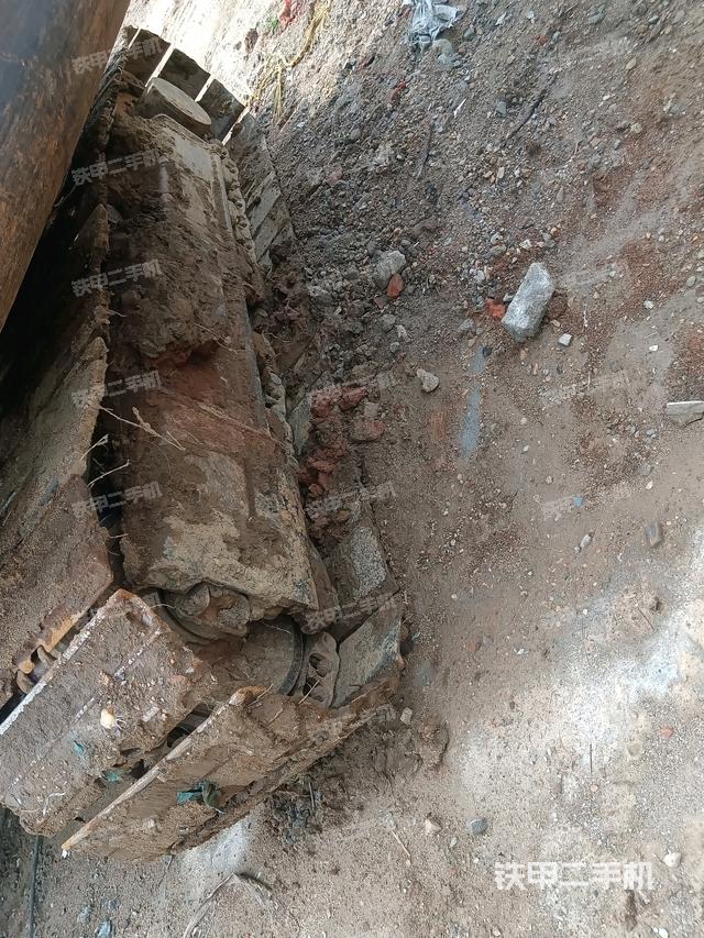 右側(cè)履帶整體?（行走機(jī)構(gòu)）