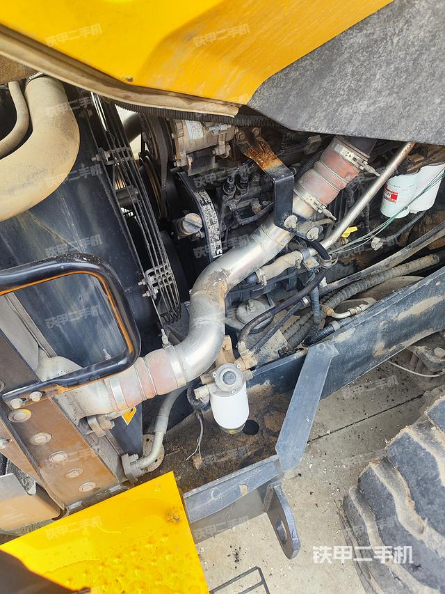 发动机右侧（整机外观及大件）