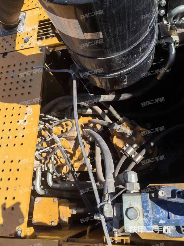 回转马达和主控阀（整机外观）