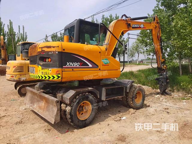 驾驶室顶部（整机外观）