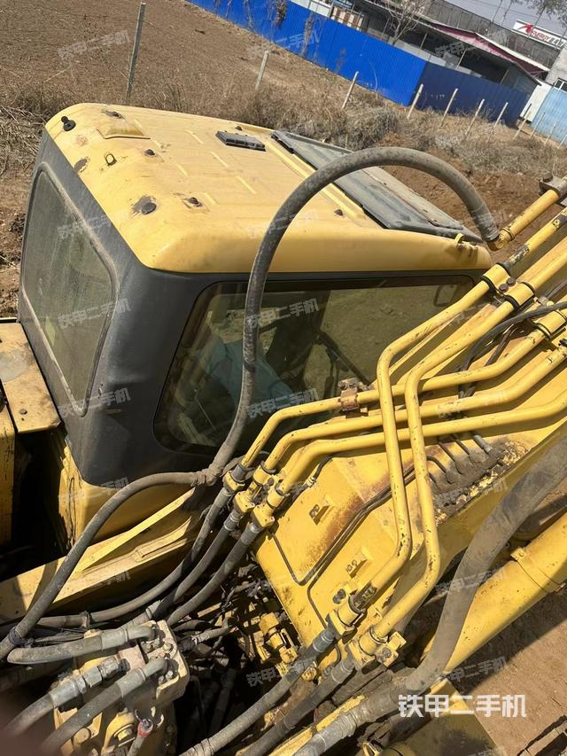 驾驶室顶部（整机外观）