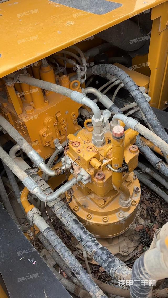 回转马达和主控阀（整机外观）