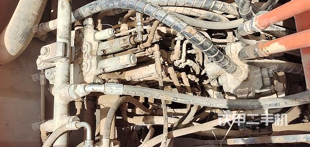 回转马达和主控阀（整机外观）