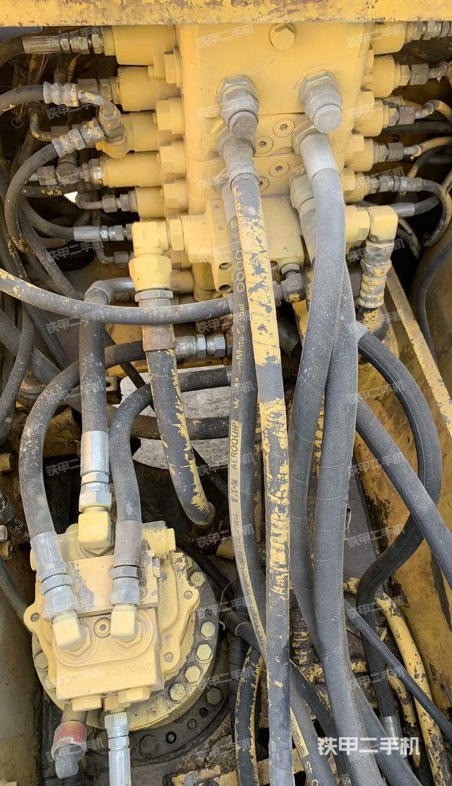 回转马达和主控阀（整机外观）