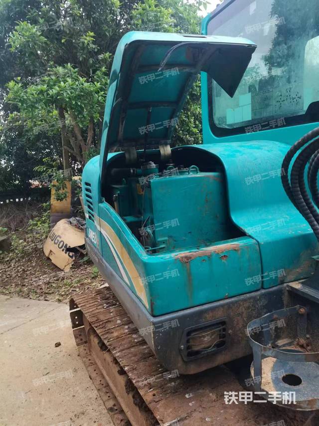 回转马达和主控阀（整机外观）