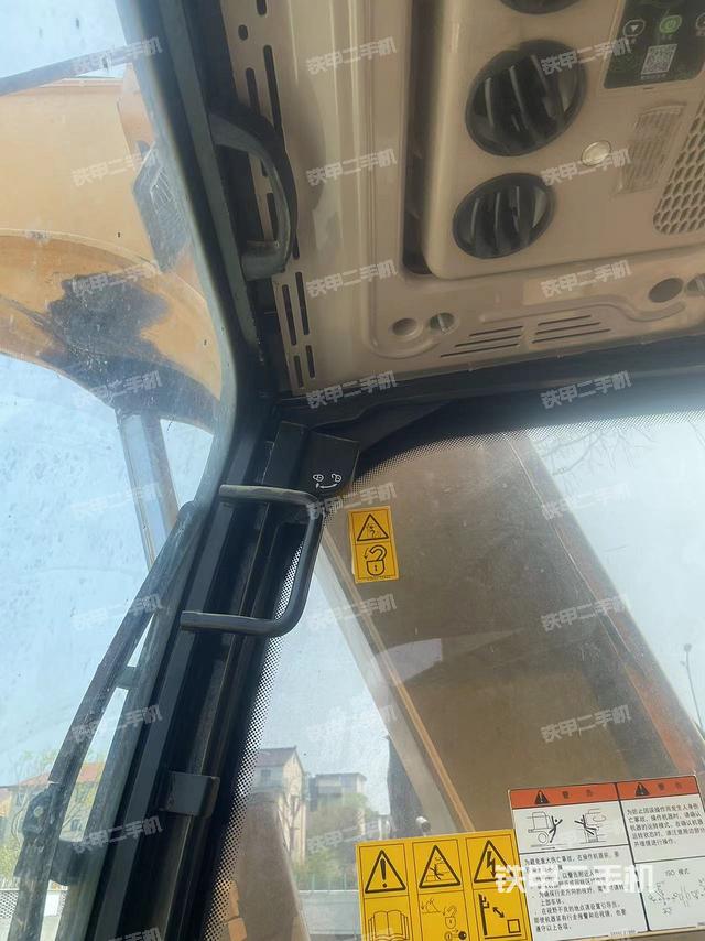 驾驶室顶部（整机外观）