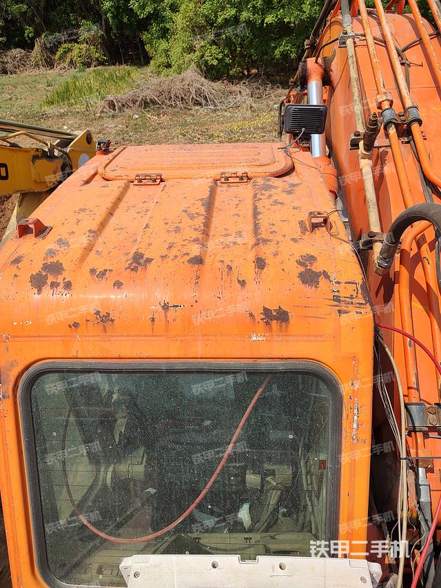 驾驶室顶部（整机外观）