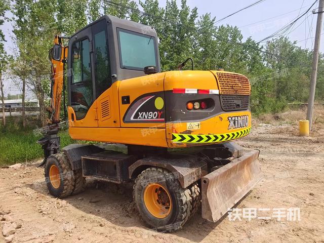 驾驶室顶部（整机外观）