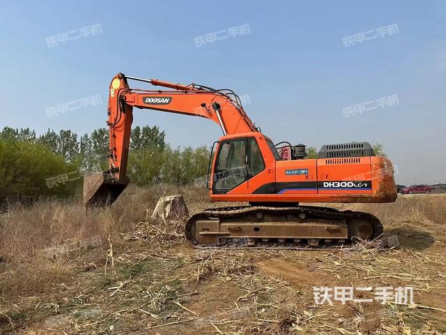 斗山DH300LC挖掘机