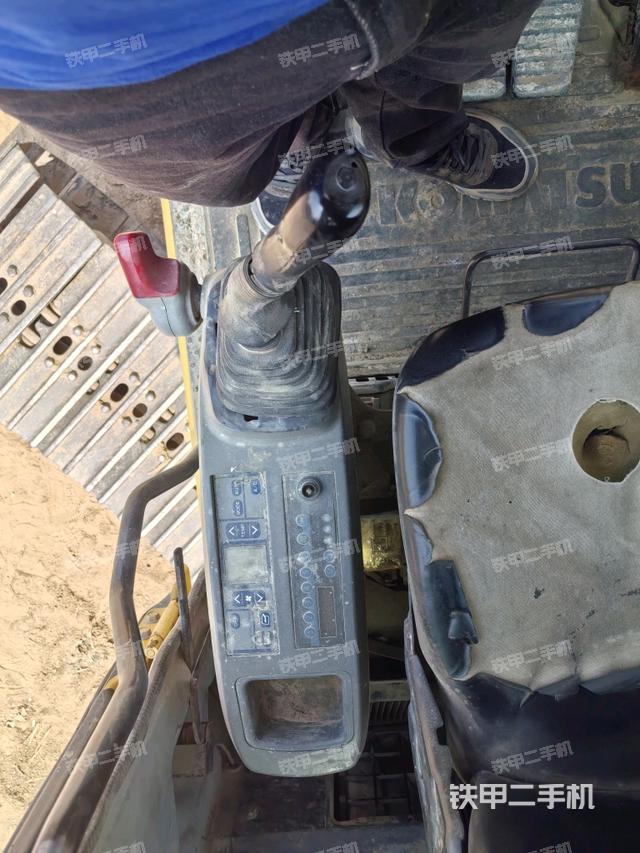 座椅左侧控制台/音响/含左手柄（驾驶室部分）