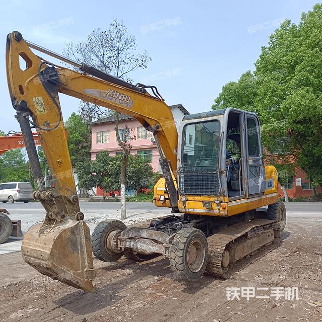 犀牛重工X8轮式履带挖掘机