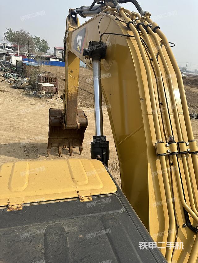 驾驶室顶部（整机外观）