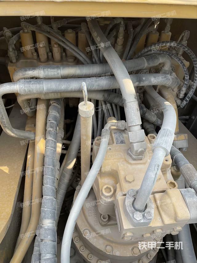 回转马达和主控阀（整机外观）