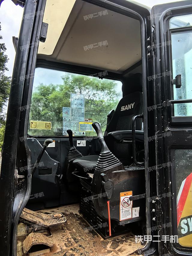 驾驶室整体（整机外观）