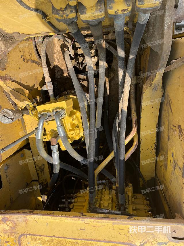 回转马达和主控阀（整机外观）