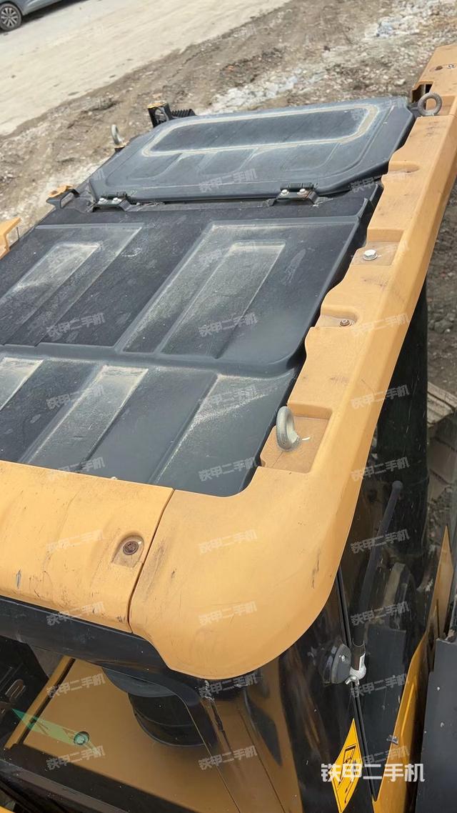 驾驶室顶部（整机外观）