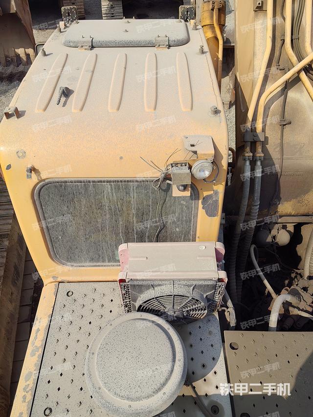 驾驶室顶部（整机外观）