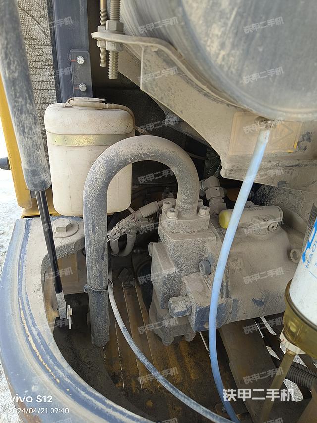 回转马达和主控阀（整机外观）