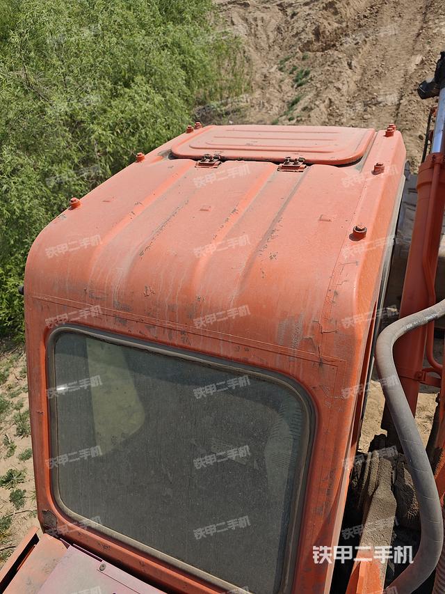 驾驶室顶部（整机外观）