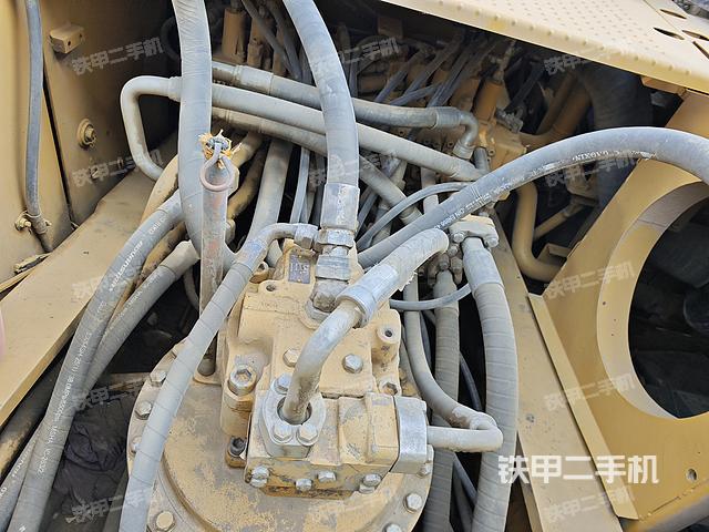 回转马达和主控阀（整机外观）