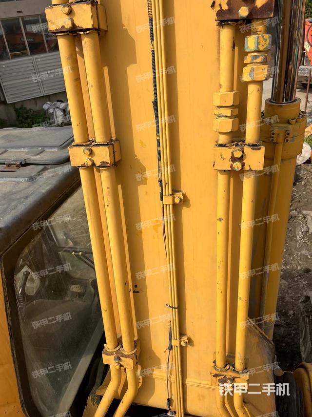 驾驶室顶部（整机外观）