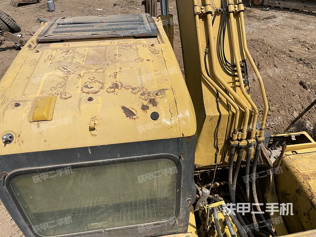 驾驶室顶部（整机外观）