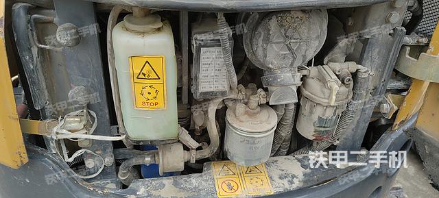 回转马达和主控阀（整机外观）