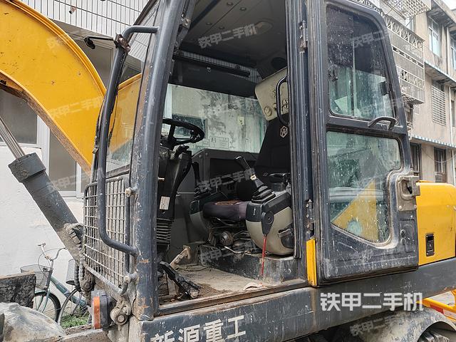 驾驶室整体（整机外观）