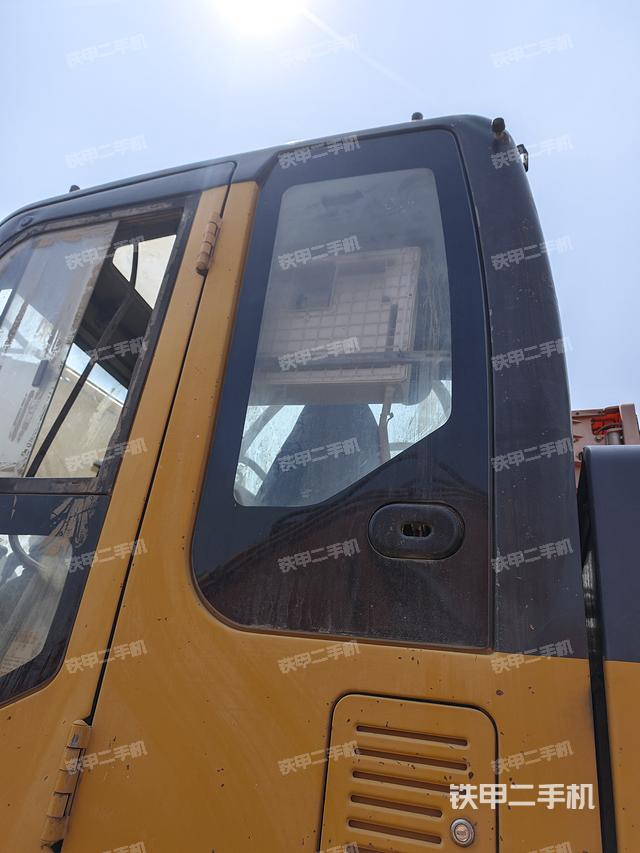 驾驶室顶部（整机外观）