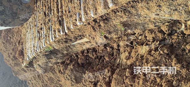 单侧履带整体（整机外观）