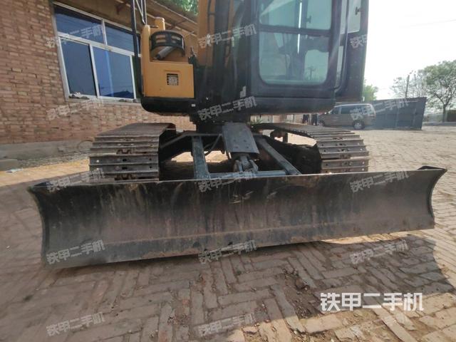 轉(zhuǎn)盤和下車架正前(工作和回轉(zhuǎn)裝置) 轉(zhuǎn)盤和下車架正前(工作和回轉(zhuǎn)裝置)