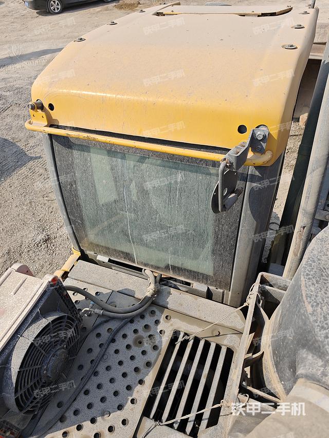 驾驶室顶部（整机外观）