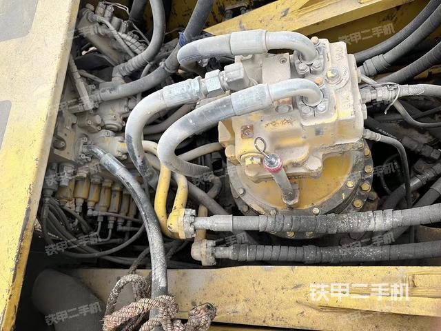 回转马达和主控阀（整机外观）