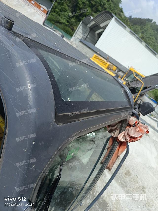 驾驶室顶部（整机外观）