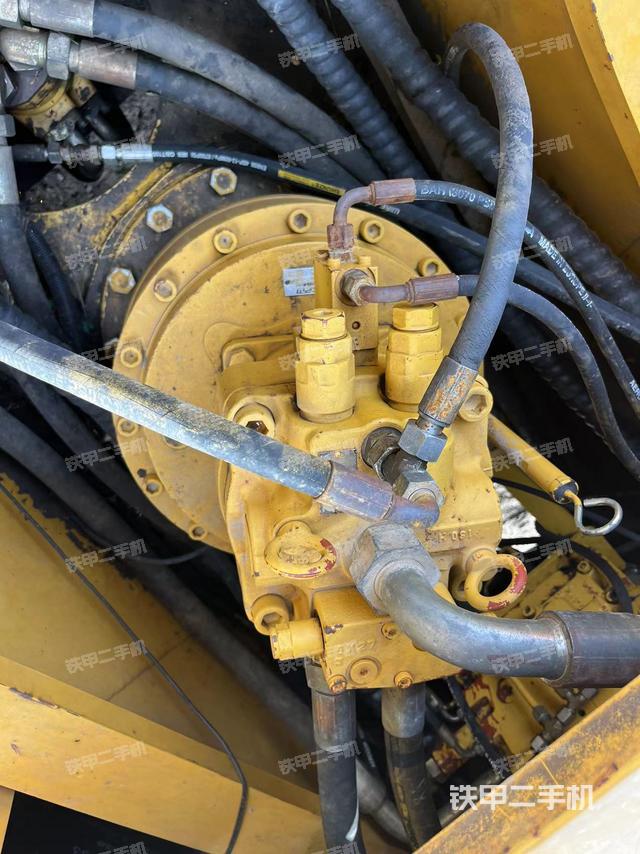 回转马达和主控阀（整机外观）