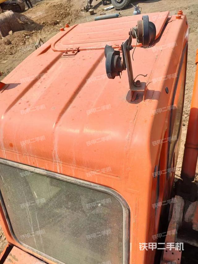 驾驶室顶部（整机外观）