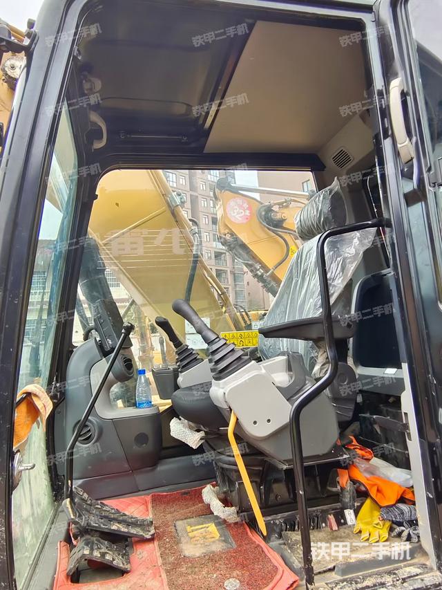 驾驶室顶部（整机外观）