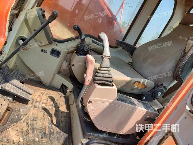 驾驶室整体（整机外观）