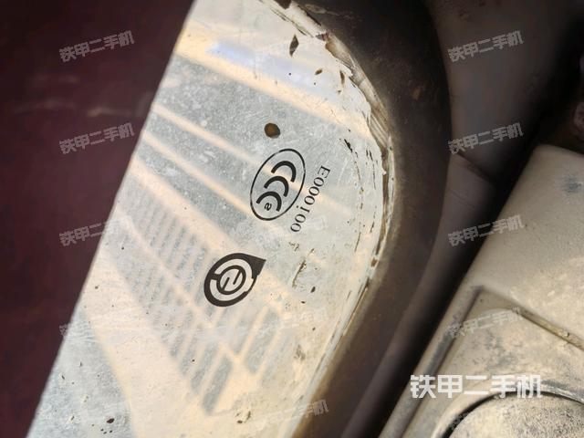 后窗玻璃角标（驾驶室部分）