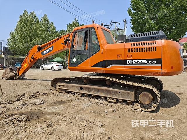 斗山DH225-9挖掘机