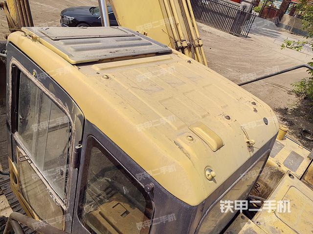 驾驶室顶部（整机外观）