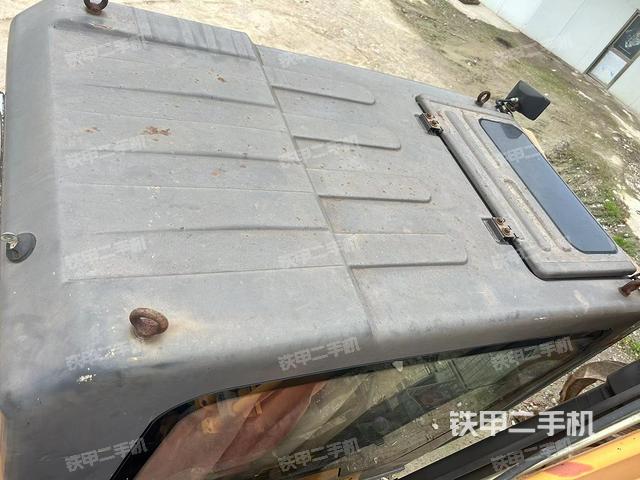 驾驶室顶部（整机外观）