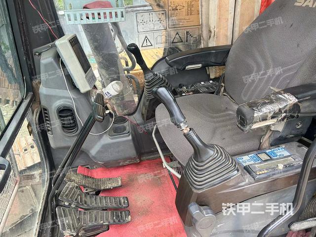 驾驶室整体（整机外观）