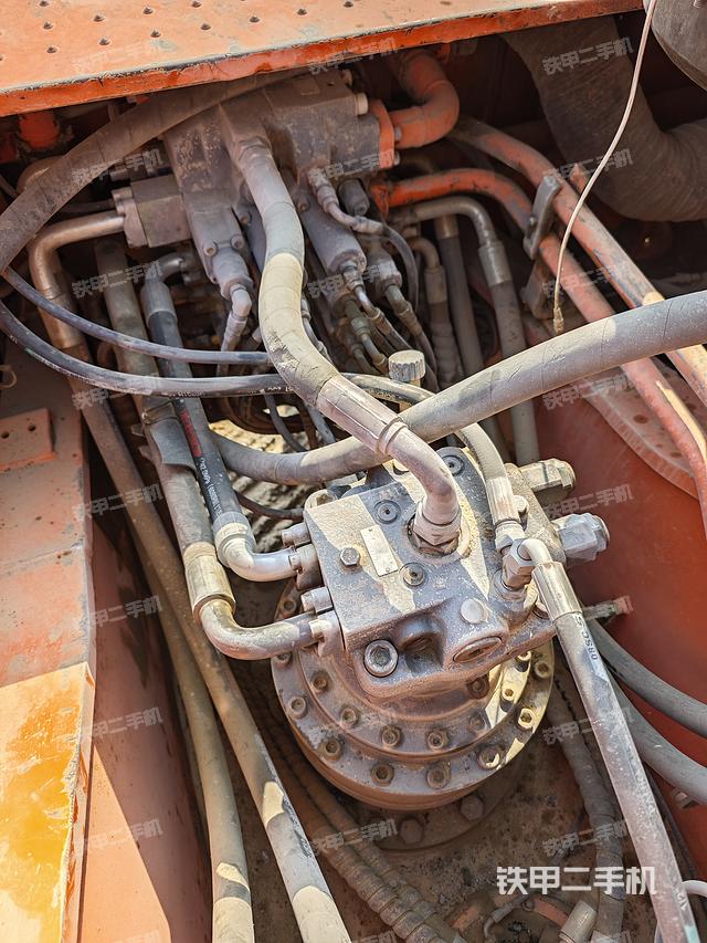 回轉馬達和主控閥（整機外觀）