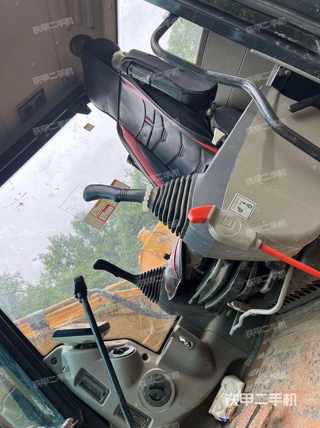 驾驶室整体（整机外观）