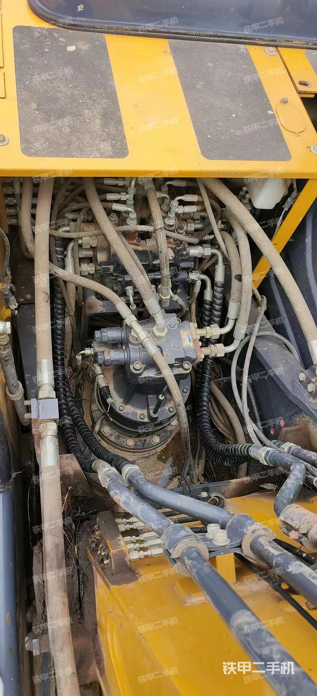 回转马达和主控阀（整机外观）