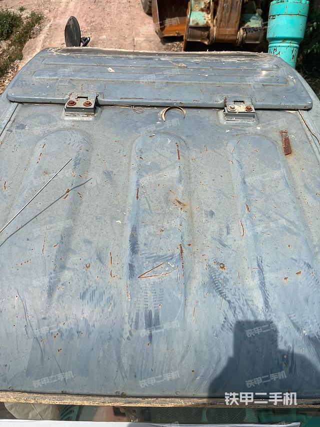 驾驶室顶部（整机外观）